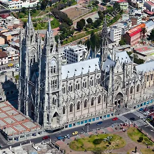 Departamento Junto A La Basílica Voto Nacional - Apartamento